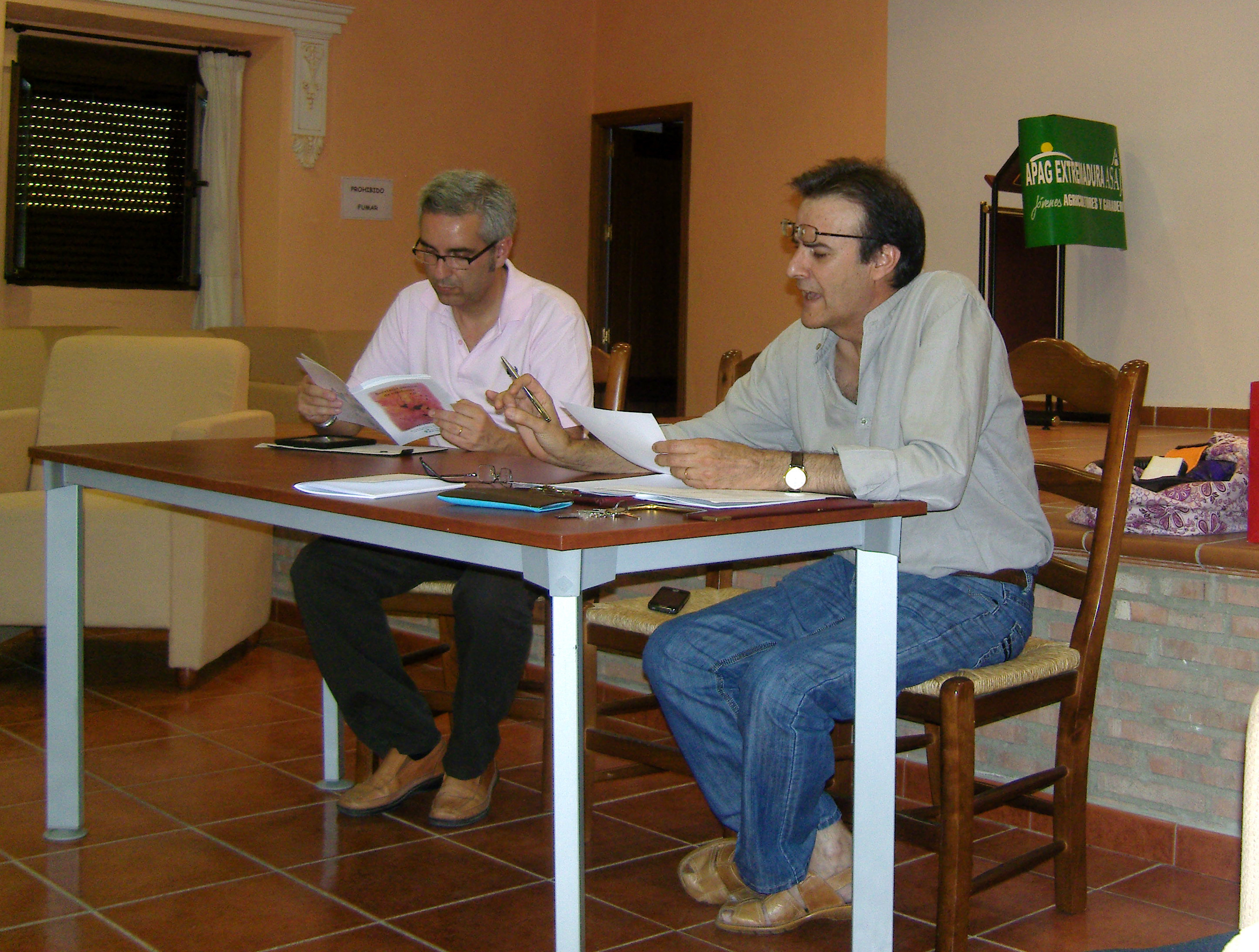 El Club de Lectura 'Valeria' cierra el curso con una sesión con el autor local Diego Fernández